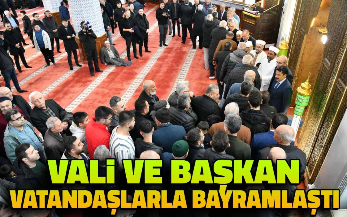 Kırşehir&rsquo;de bayram coşkusu: Protokol vatandaşlarla bayramlaştı
