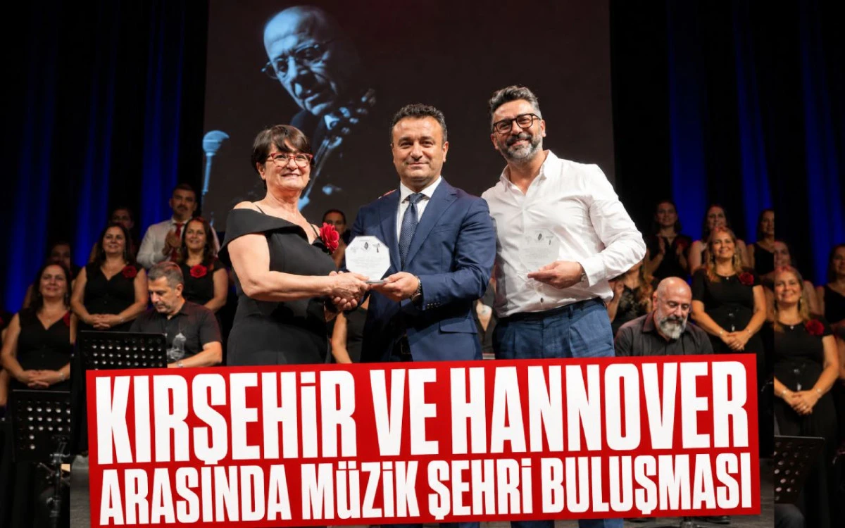 Neşet Ertaş&rsquo;ın g&ouml;n&uuml;l mirası Hannover&rsquo;de yaşatıldı